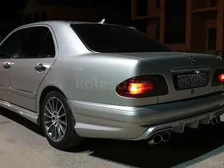 Тюнинг задний бампер AMG e55 с диффузором для w210 Mercedes Benz за 85 000 тг. в Алматы – фото 2