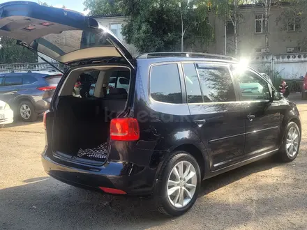 Volkswagen Touran 2010 года за 5 500 000 тг. в Алматы – фото 24