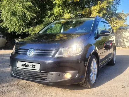 Volkswagen Touran 2010 года за 5 500 000 тг. в Алматы – фото 42