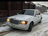 Mercedes-Benz E 200 1993 годаfor1 350 000 тг. в Алматы