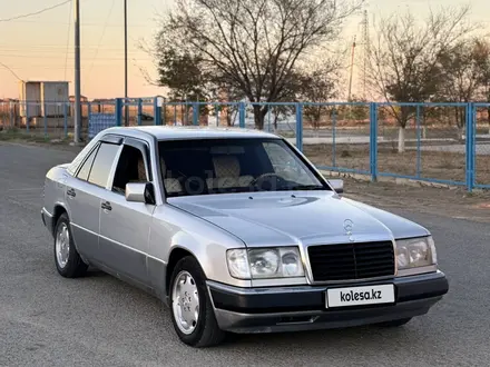 Mercedes-Benz E 200 1992 года за 2 000 000 тг. в Атырау – фото 9