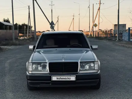 Mercedes-Benz E 200 1992 года за 2 000 000 тг. в Атырау