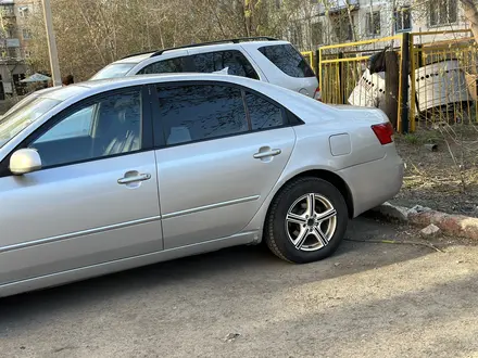 Hyundai Sonata 2006 года за 2 600 000 тг. в Караганда – фото 3