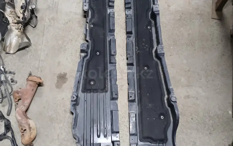 Защита днища левая и правая Range Rover L405 L494 за 1 000 тг. в Алматы