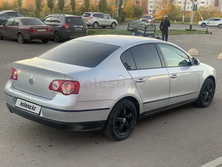 Volkswagen Passat 2006 года за 2 850 000 тг. в Петропавловск – фото 6