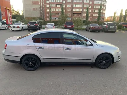 Volkswagen Passat 2006 года за 2 850 000 тг. в Петропавловск – фото 7