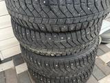 Диски с шинами шипы зима за 50 000 тг. в Алматы
