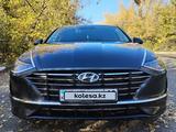 Hyundai Sonata 2021 года за 13 500 000 тг. в Семей – фото 2