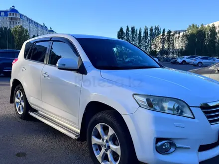 Toyota RAV4 2011 года за 7 800 000 тг. в Астана – фото 2