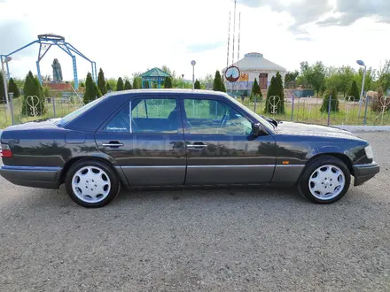 Mercedes-Benz E 320 1994 года за 4 000 000 тг. в Астана – фото 8