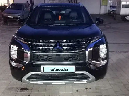 Mitsubishi Outlander 2023 года за 18 000 000 тг. в Алматы