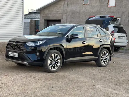 Toyota RAV4 2021 года за 20 500 000 тг. в Астана