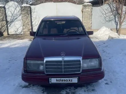 Mercedes-Benz E 200 1993 года за 1 350 000 тг. в Алматы