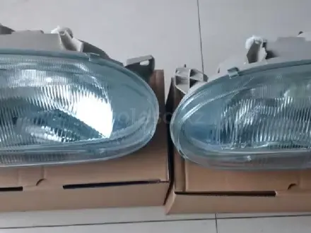 Стекло фары фонари VW Volkswagen GOLF III за 5 000 тг. в Актобе – фото 2