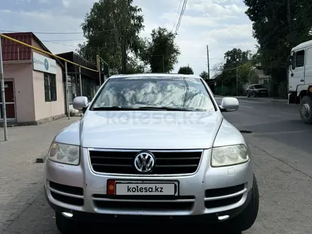 Volkswagen Touareg 2005 года за 4 500 000 тг. в Алматы – фото 5