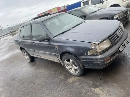 Volkswagen Vento 1992 года за 600 000 тг. в Астана – фото 2