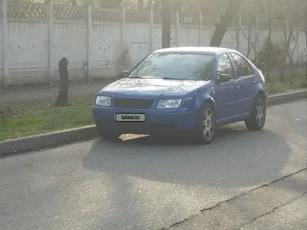 Volkswagen Bora 2000 года за 1 400 000 тг. в Алматы – фото 2