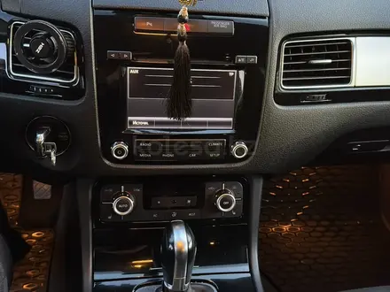 Volkswagen Touareg 2012 года за 8 900 000 тг. в Алматы – фото 10