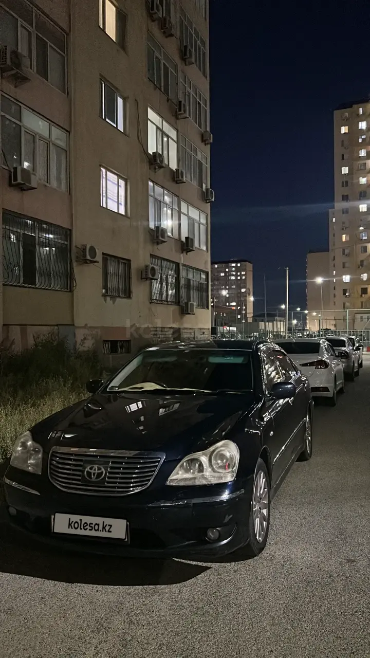 Toyota Crown Majesta, 2004