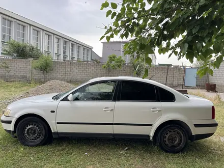 Volkswagen Passat 1999 года за 700 000 тг. в Шымкент – фото 2