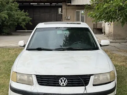 Volkswagen Passat 1999 года за 700 000 тг. в Шымкент