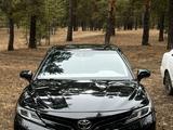 Toyota Camry 2018 годаүшін13 500 000 тг. в Семей – фото 3