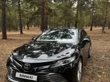 Toyota Camry 2018 годаүшін13 500 000 тг. в Семей – фото 2
