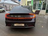 Hyundai Sonata 2023 года за 11 490 000 тг. в Уральск – фото 3
