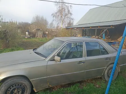 Mercedes-Benz E 230 1990 года за 900 000 тг. в Алматы