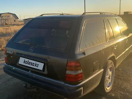 Mercedes-Benz E 300 1992 года за 900 000 тг. в Караганда – фото 2