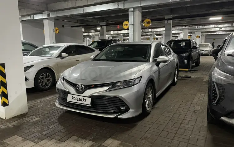 Toyota Camry 2020 года за 12 200 000 тг. в Астана