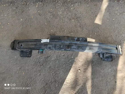 Усилитель переднего бампера в оригинале бу за 35 000 тг. в Алматы