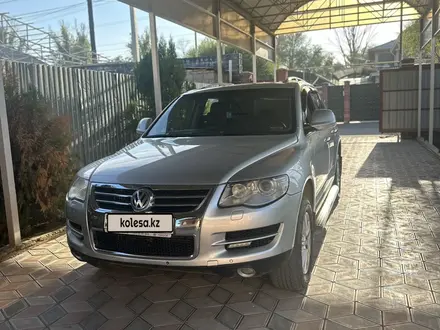 Volkswagen Touareg 2008 года за 7 600 000 тг. в Алматы – фото 9