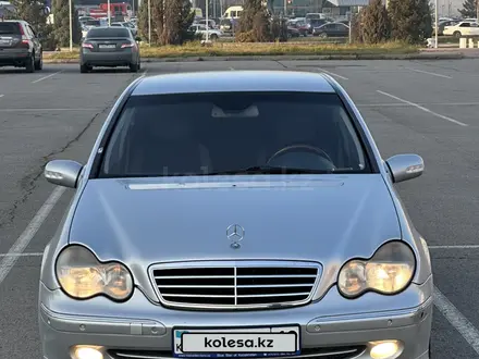 Mercedes-Benz C 240 2000 года за 3 300 000 тг. в Алматы – фото 2