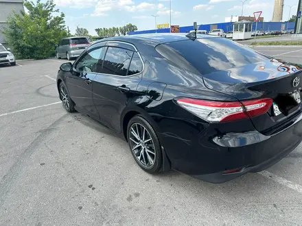 Toyota Camry 2021 года за 14 200 000 тг. в Алматы – фото 3