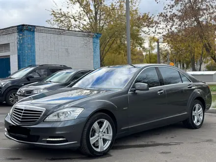 Mercedes-Benz S 500 2013 года за 8 900 000 тг. в Уральск – фото 2