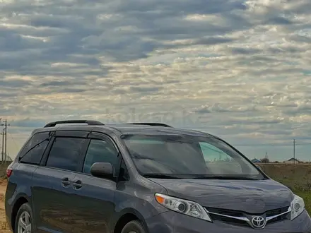 Toyota Sienna 2017 года за 9 000 000 тг. в Актау – фото 2