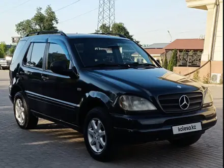 Mercedes-Benz ML 320 1999 года за 3 300 000 тг. в Алматы – фото 4