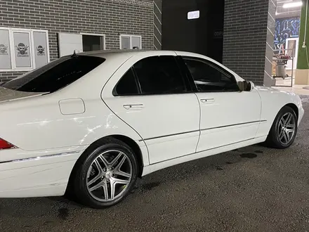 Mercedes-Benz S 320 2000 года за 2 500 000 тг. в Тараз – фото 2