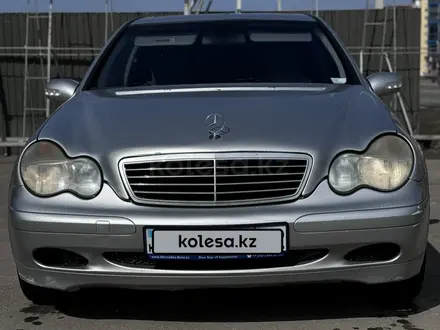 Mercedes-Benz C 180 2001 года за 2 200 000 тг. в Атырау – фото 4