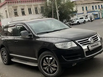 Volkswagen Touareg 2007 года за 7 800 000 тг. в Уральск