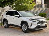 Toyota RAV4 2024 года за 22 000 000 тг. в Алматы