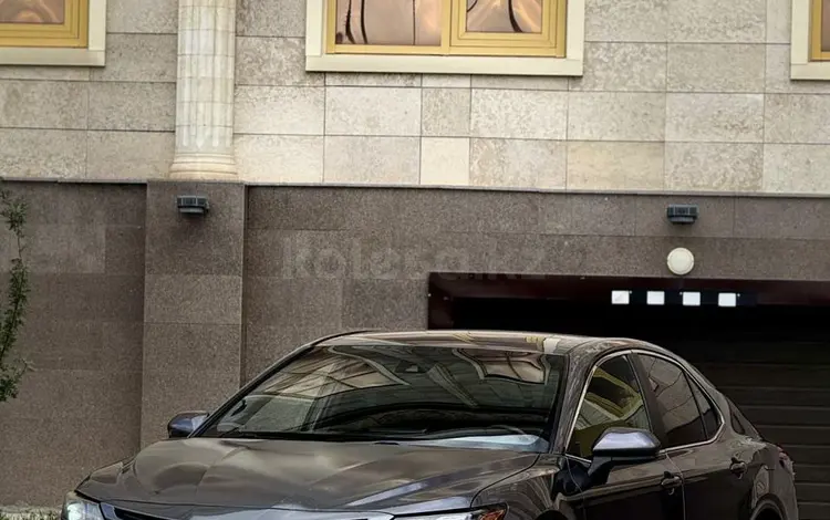 Toyota Camry 2022 года за 14 000 000 тг. в Актобе