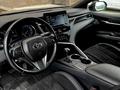 Toyota Camry 2022 года за 14 000 000 тг. в Актобе – фото 10