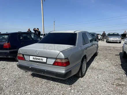 Mercedes-Benz E 200 1990 года за 1 700 000 тг. в Туркестан – фото 3
