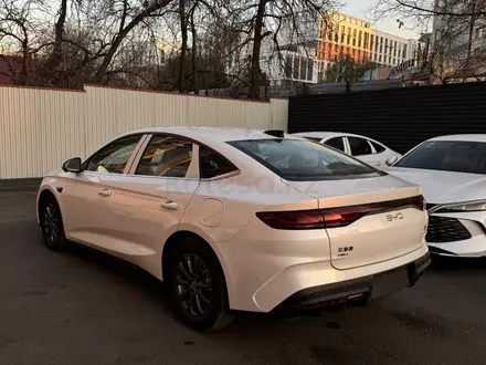 BYD Qin L DM-i Leading 2025 года за 9 550 000 тг. в Алматы – фото 4