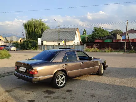 Mercedes-Benz E 230 1993 года за 1 400 000 тг. в Алматы – фото 3