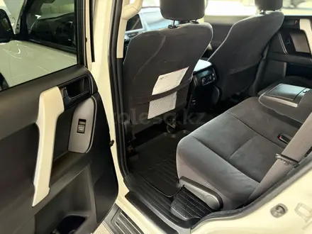 Toyota Land Cruiser Prado 2016 года за 18 700 000 тг. в Алматы – фото 17