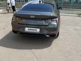Hyundai Elantra 2022 года за 13 100 000 тг. в Астана – фото 4