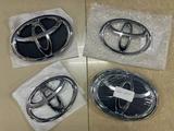 Эмблемы на Toyota Camry 35, Fortuner, Hilux, Prado 150, L/C 200 за 9 500 тг. в Уральск